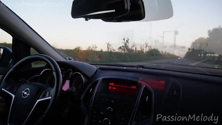 Залил незнакомке омывайку в машину, а она мне не только подрочила, но и отсосала!